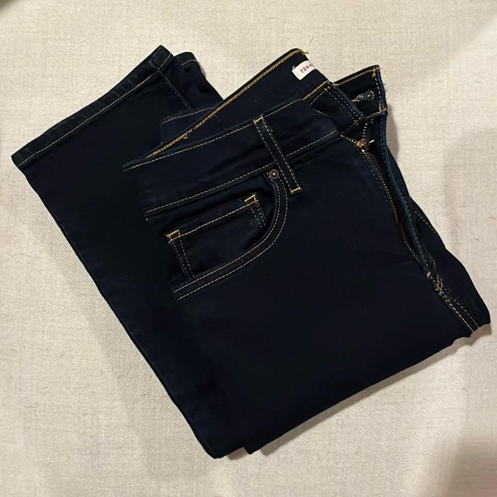 Levis - 724 High Rise Straight Jeans - Size 27